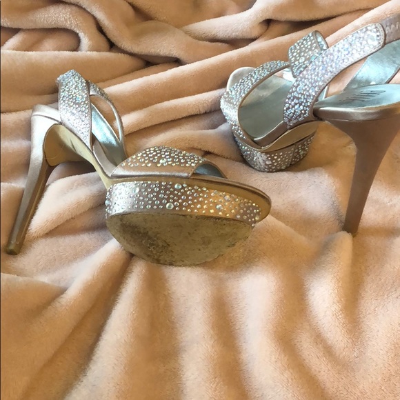 Pelle Moda 4” Heels - Picture 2 of 2
